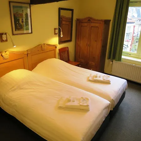 De Emauspoort 3*