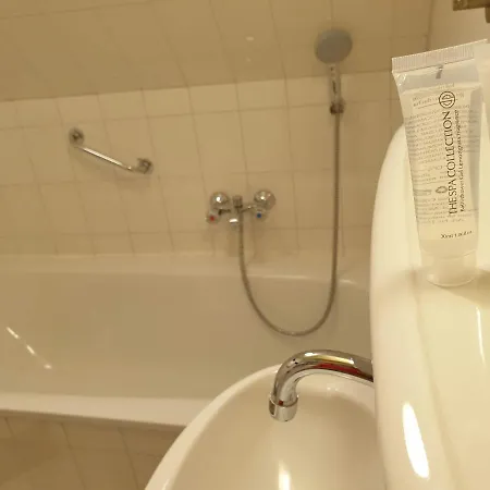 厄毛斯普特酒店 3*